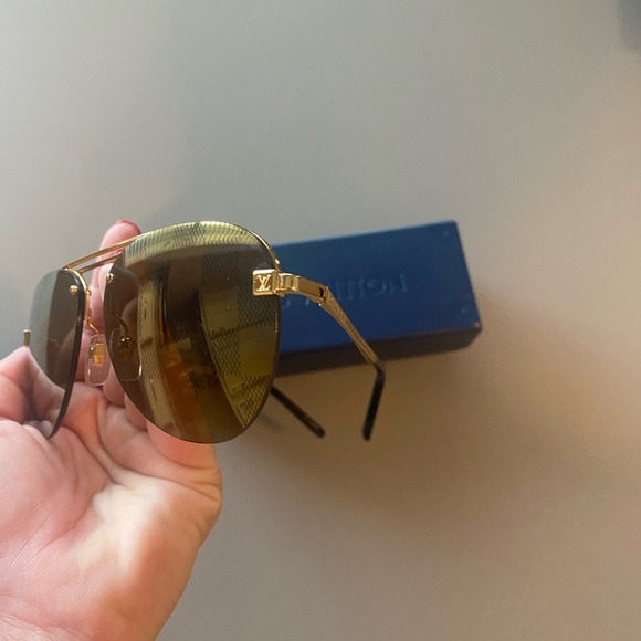 Louis Vuitton clockwise sunglasses gold - Picture 4 of 7